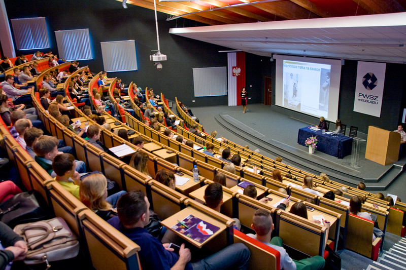 Elbląg, Mówili o kryzysie. Konferencja w PWSZ