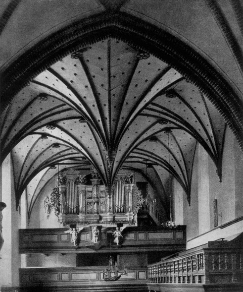 Elbląg, Wnętrze i podwieszony strop w kościele Bożego Ciała, stan sprzed 1945 r. Elbląg, Wnętrze i podwieszony strop w kościele Bożego Ciała, stan sprzed 1945 r.