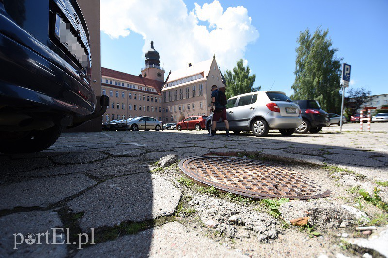 Elbląg, Ten parking przy UM nie został ujęty w planach remontowych