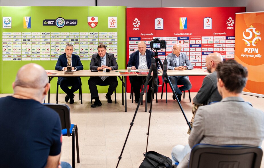 Elbląg, W konferencji na temat turnieju wzięli udział (od lewej): Arkadiusz Kolpert, dyrektor departamentu sportu, prezydent Witold Wróblewski, Paweł Guminiak, prezes Olimpii Elbląg i Marek Kucharczyk, dyrektor MOSiR