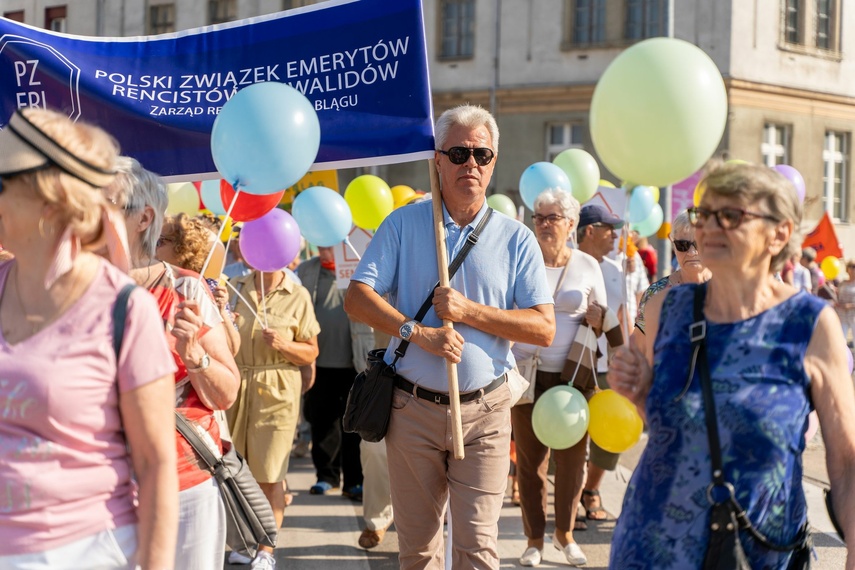 Elbląg, Seniorzy przemaszerowali przez miasto