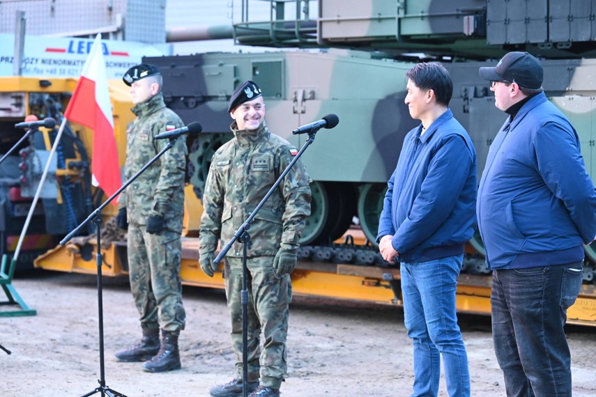 Elbląg, Uroczystość przekazania czołgów z udziałem dowódcy brygady i przedstawicieli koreańskiego producenta