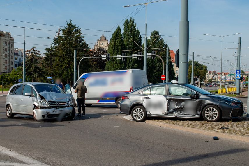 Elbląg, Wtorek pod znakiem kolizji