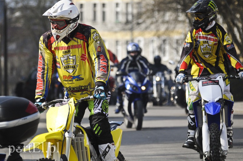 Elbląg, Motocykliści, po poświęceniu pojazdów, ruszyli na ulice Elbląga