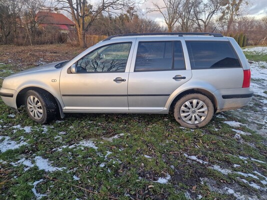 Elbląg Sprzedam vw golf 4 1,6 benzyna 2002 rok 
Przebieg 247300km. 
Auto sprowadzone we wrześniu 2023 ze Szwecji. 
Do