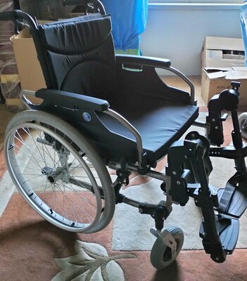 Elbląg Vermeiren V300 wózek inwalidzki. Używany, nosi normalne ślady używania. Stan bardzo dobry. Polecam. Odbiór