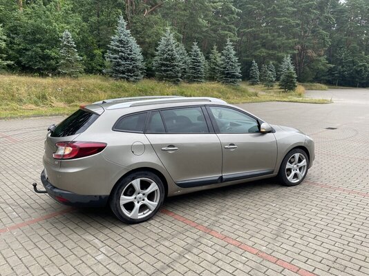 Elbląg Sprzedam prywatnie Renault Megane III Grandtour z 2009r. wersja 2,0 dCi 16V PrivilegeJest to 2 litrowy diesel