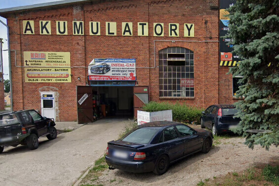 Elbląg Wynajmę w Elblągu, w bardzo dobrej lokalizacji (Hale Elzam) warsztat 2 stanowiska, parking na 8-10 samochoów,