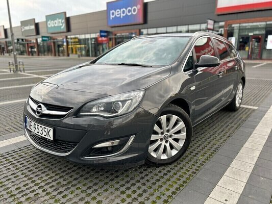 Elbląg Opel Astra J 1.6CDTi 136 KM Cosmo ~ Nowy rozrząd ASO  ~~ Webasto ~ ~ Hak ~ ~ Bi-xenon  ~~ Navi ~2014