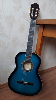 Elbląg Sprzedam  gitarę Ever play. Stan idealny. Aktualne ceny w internecie ok 370 zł. Dodaję pokrowiecGitara