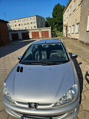 Elbląg Peugeot 206 1.4 benzyna, rocznik 2008; na liczniku niecałe 94 tys. km; OC do 10.24,przegląd do 11.24; nowy