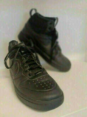 Buty Nike, rozmiar UK 5,5,czarne, 
Buty  kilka razy użytkowane! Stan idealny!