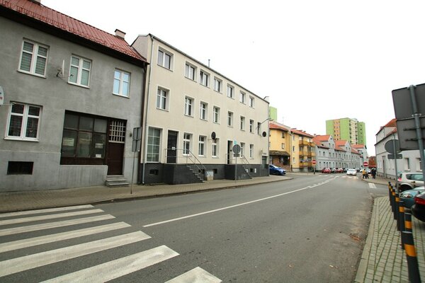 NIERUCHOMOŚCI ANNA KRASZEWSKANa sprzedaż mieszkanieul. Kościuszki3-pokojowe o pow.53,60 m2wysoki partercentralne