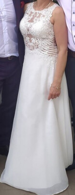 Elbląg Sprzedam piękną suknię ślubną kolor ecru raz ubrana rozm. 36-38 całkowita długość sukni 143cm. Zapinana z tyłu