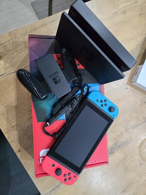 Elbląg Witam. 
Mam do sprzedania najnowsze Nintendo Switch wraz z Joy-Con i adapterem, w komplecie dwie gry (Minecraft