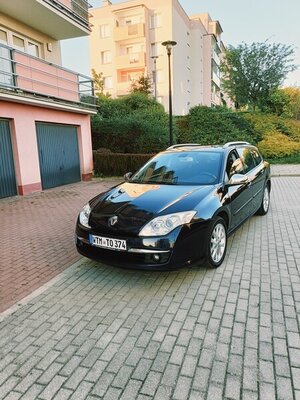 Sprzedam RENAULT LAGUNE III 2,0 diesel 173  KM 2008 kombi 213000 tys km sprowadzone z Niemiec ciemny granatowy