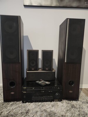 Elbląg Sprzedam 
Amplituner YAMAHA HTR 6030 +CD DVD 
Kino domowa 5kolumn 2piloty