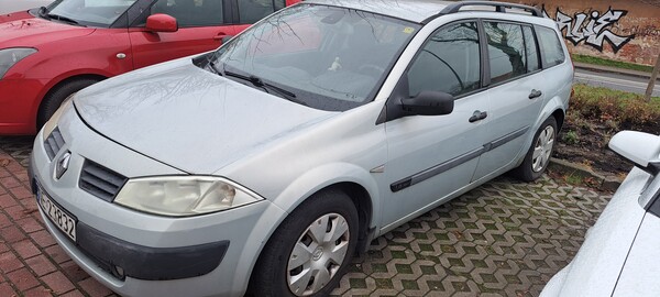 Elbląg Renault Megane drugiej generacji kombi z silnikiem benzynowym 1.6,115 km z 2004 roku. Sprzedam za 3500zł.