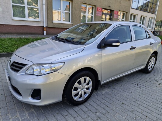 Toyota Corolla1.6 BenzynaModel 2011Klimatyzacja134 tys kmKupiona w Polskim Salonie