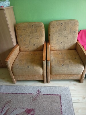 Oddam. Dwa fotele używane. Stan jak na zdjęciach. Całkowite wymiary mebla: wysokość 100 cm, szerokość 62 cm, głębokość