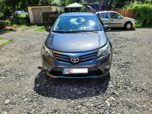 Sprzedam Toyotę Avensis T 27 z 2012 roku. 