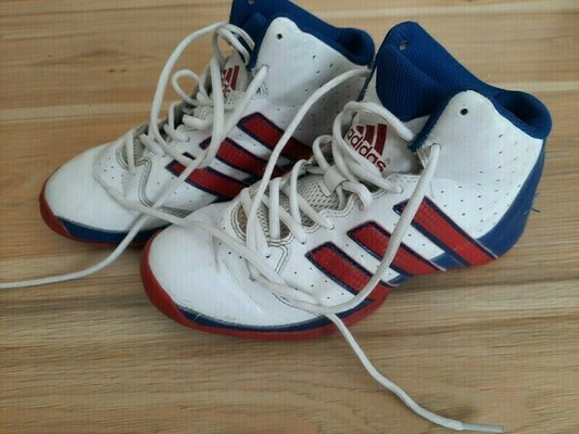 Elbląg Sprzedam buty do koszykówki za kostkę firmy Adidas NBA w rozmiarze 38.Wkładka mierzona od środka to długość 24