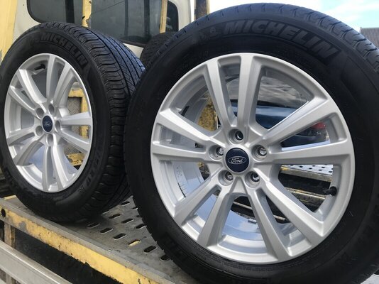 Elbląg Sprzedam 4 używane  felgi aluminiowe do Ford Kuga z oponami zimowymi 235/55 R17.