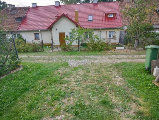 Witam na sprzedaż mieszkanie w miejscowości Barzyna koło Rychlik.3pokoje, kuchnia, łazienka, możliwość adaptacji dwóch