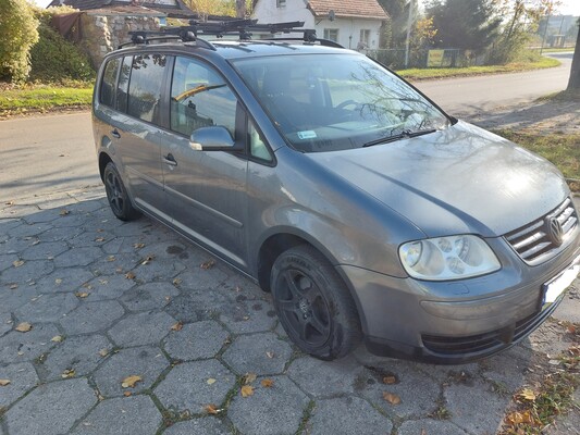 Elbląg Sprzedam VW Touran 2.0 tdi 2004r. Wyposażenie: -climatronic -elektryczne szyby -elektryczne lusterka -centr.