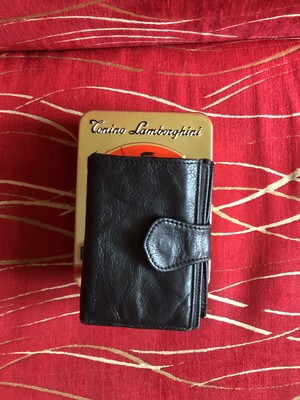 Elbląg Czarny, skórzany portfel szanowanej marki Genuine Leather. Używany, lecz bez wiekszych śladów używalnosci.