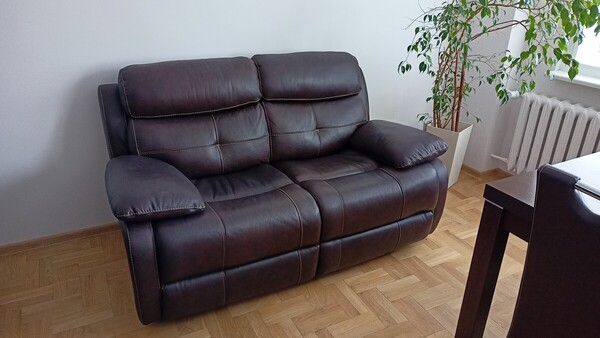 Elbląg Sofa skórzana o wymiarach 1,7 m x 1 m. 
Sofa bez uszkodzeń i przetarć, bardzo wygodna. 
Sofę można podzielić na