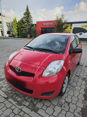 Elbląg Sprzedam samochód Toyota Yaris 1.0 z silnikiem benzynowym z 2010 r w dobrym stanie technicznym. 
Toyota ma