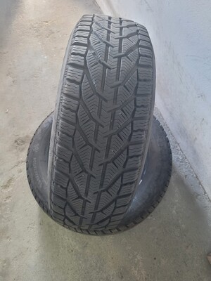 Elbląg Sprzedam 4 opony zimowe w bardzo dobrym stanie marki Kormoran Snow rozm. 215/60 R17