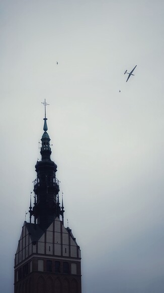 Wokół wieży katedry. Duży „ptak” i dwa małe