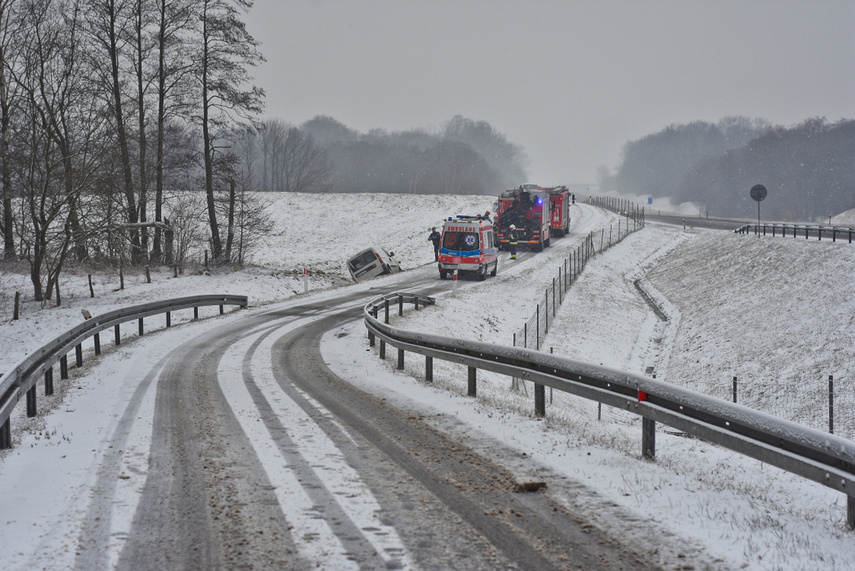 Uwaga kierowcy! Fatalne warunki na drodze zdjęcie nr 236773