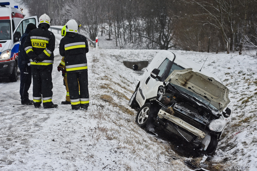 Uwaga kierowcy! Fatalne warunki na drodze zdjęcie nr 236775