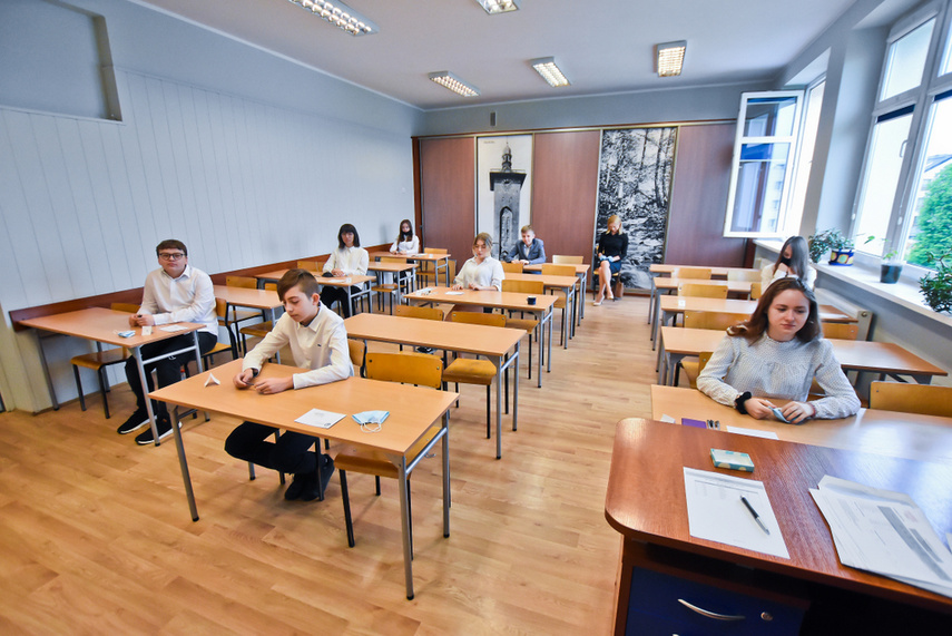 Ósmoklasiści zmierzyli się z "Panem Tadeuszem" zdjęcie nr 240239