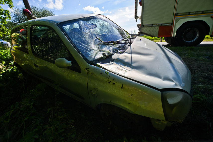 22-latek uderzył w lampę na ul. Mazurskiej zdjęcie nr 240521