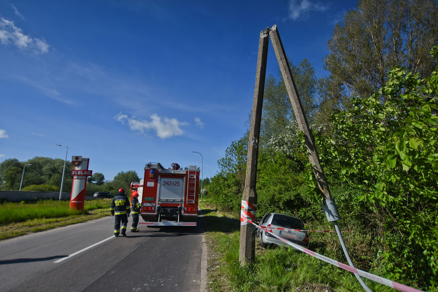 22-latek uderzył w lampę na ul. Mazurskiej zdjęcie nr 240526