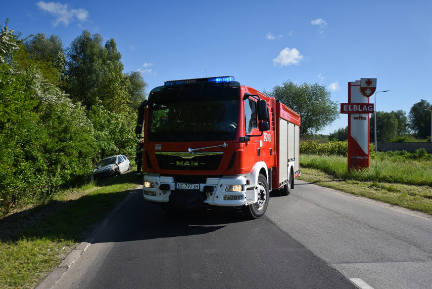 22-latek uderzył w lampę na ul. Mazurskiej zdjęcie nr 240525