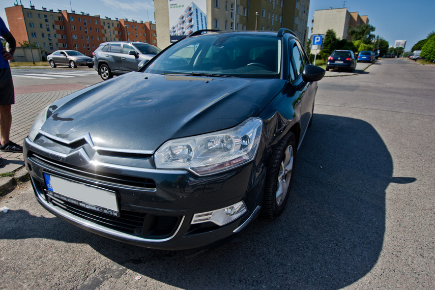 Kolizja skutera z citroenem na ul. Płk. Dąbka zdjęcie nr 242566