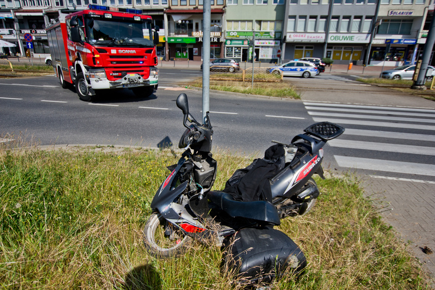 Kolizja skutera z citroenem na ul. Płk. Dąbka zdjęcie nr 242565