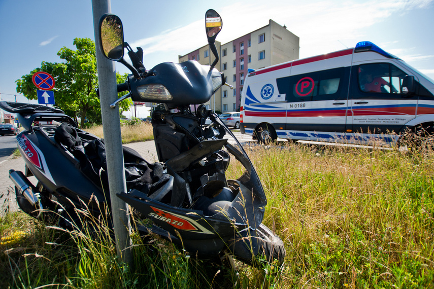 Kolizja skutera z citroenem na ul. Płk. Dąbka zdjęcie nr 242563