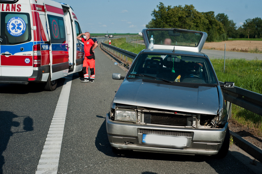 Kolizja renault z fiatem na S7. Utrudnienia w ruchu zdjęcie nr 244901