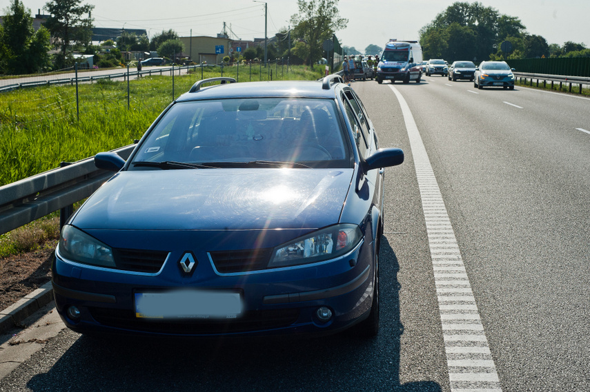 Kolizja renault z fiatem na S7. Utrudnienia w ruchu zdjęcie nr 244908