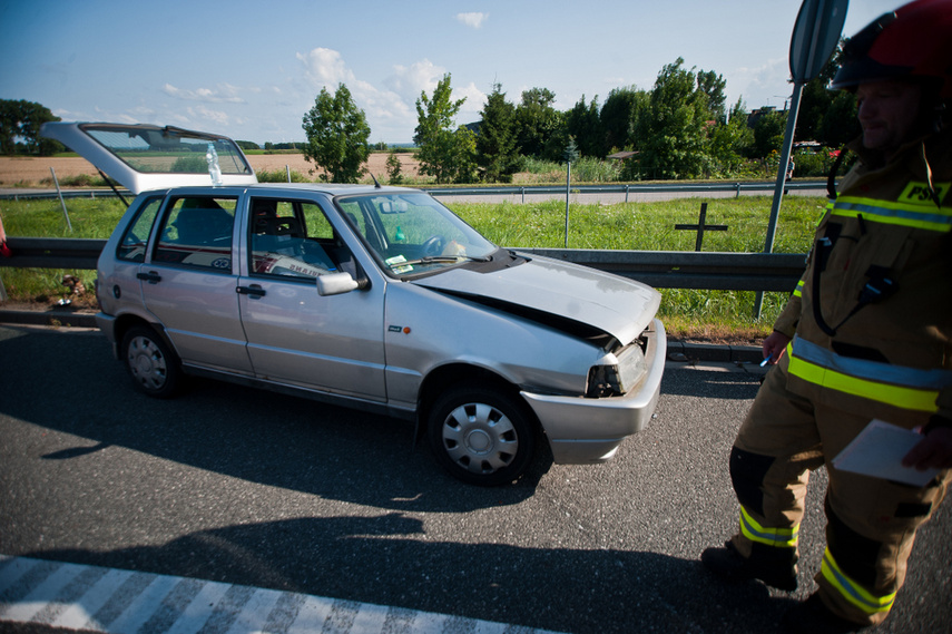 Kolizja renault z fiatem na S7. Utrudnienia w ruchu zdjęcie nr 244902