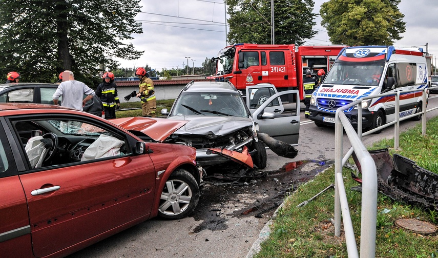 Zderzenie na Grunwaldzkiej. Występują utrudnienia w ruchu zdjęcie nr 246240