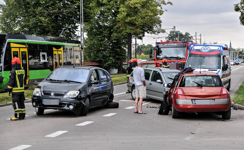 Zderzenie na Grunwaldzkiej. Występują utrudnienia w ruchu zdjęcie nr 246245