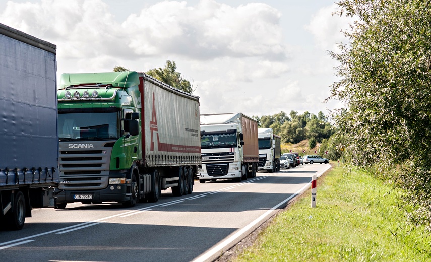 Ciężarówka przebiła bariery ochronne na dk 22 zdjęcie nr 246464