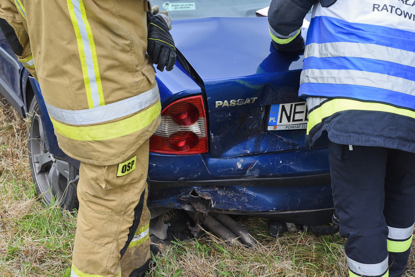 Wypadek 3 pojazdów pod Jelonkami, dwie osoby w szpitalu, sprawca zbiegł zdjęcie nr 246615